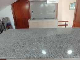  Encimera e isla de granito Pedras Salgadas