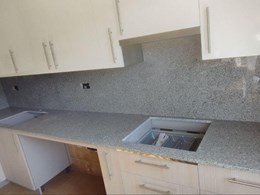  Encimera y chapeado de granito Pedras Salgadas