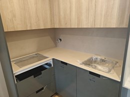 Encimera y chapeado en Dekton Nacre